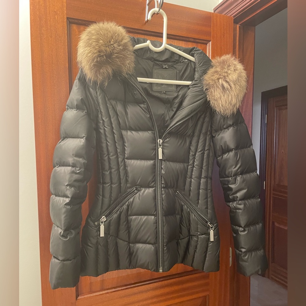 Dawn levy puffer coat with fur collar. Excellent condition
